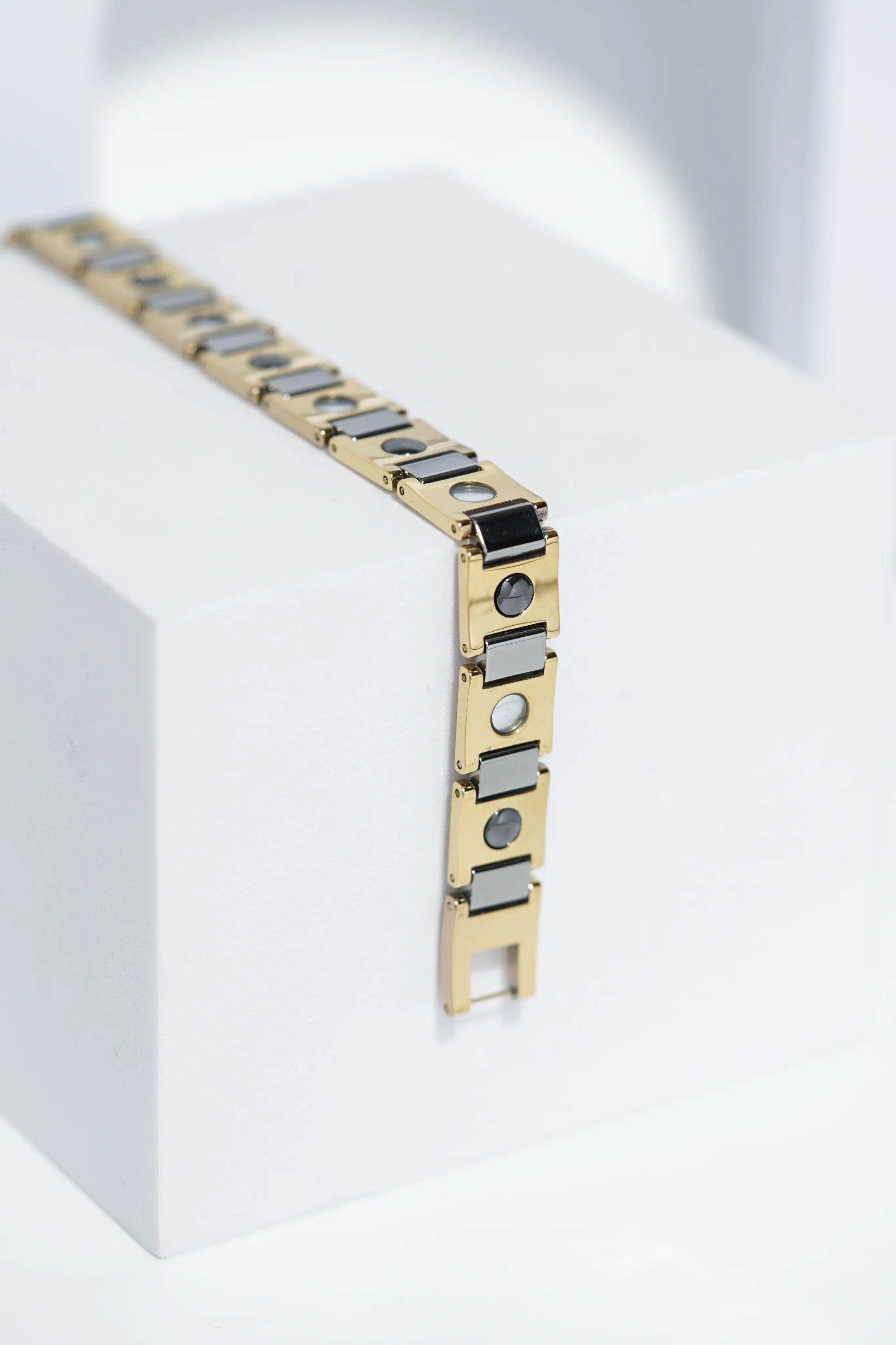 Nysa - Ceramic bracelet for men. worldjewel.in men's bracelets
