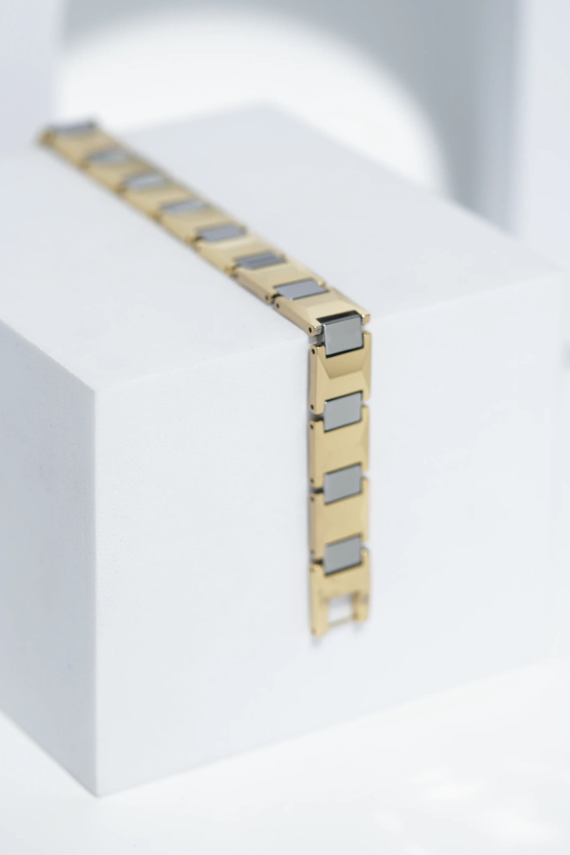 Nysa - Ceramic bracelet for men. worldjewel.in men's bracelets