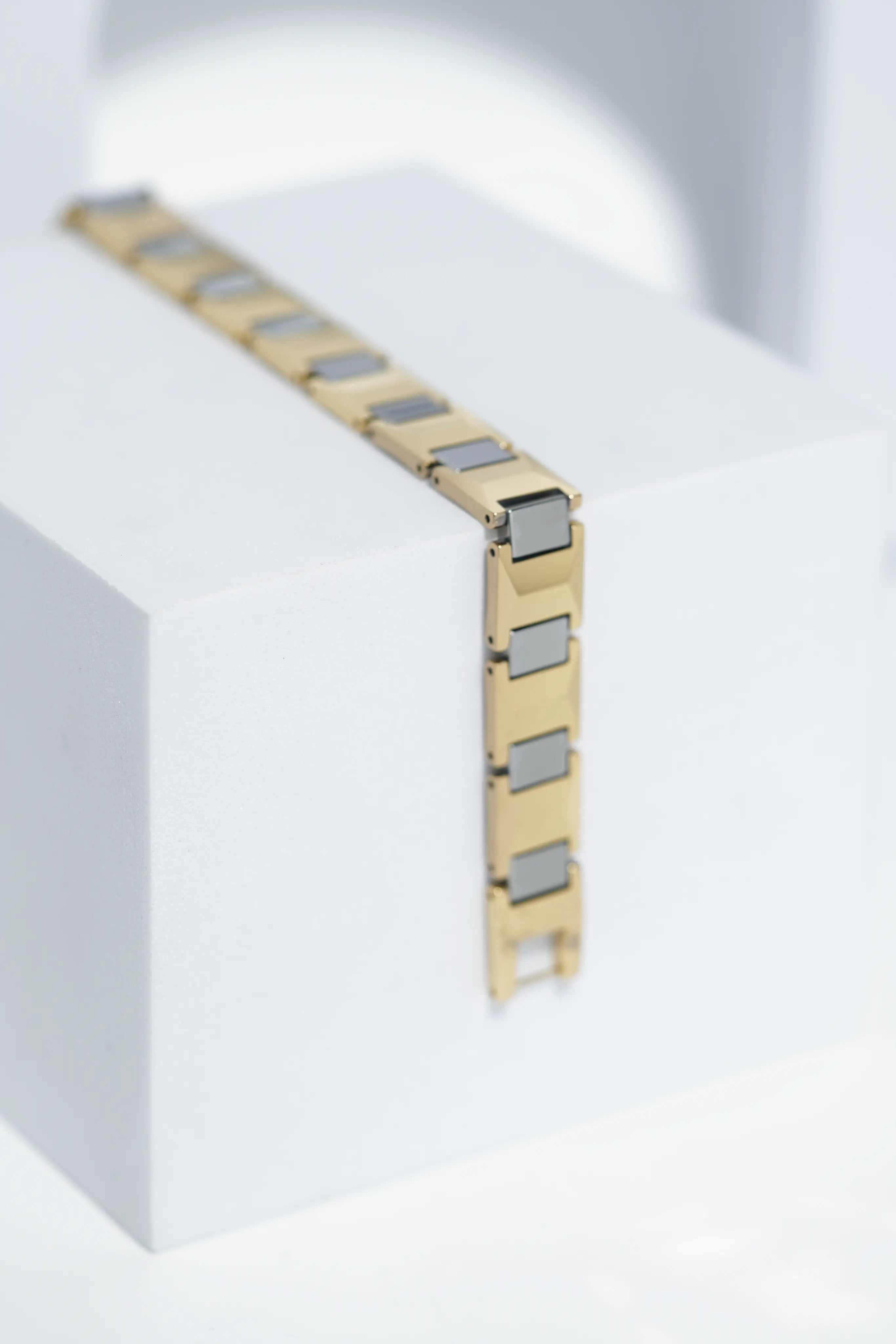 Nysa - Ceramic bracelet for men. worldjewel.in men's bracelets