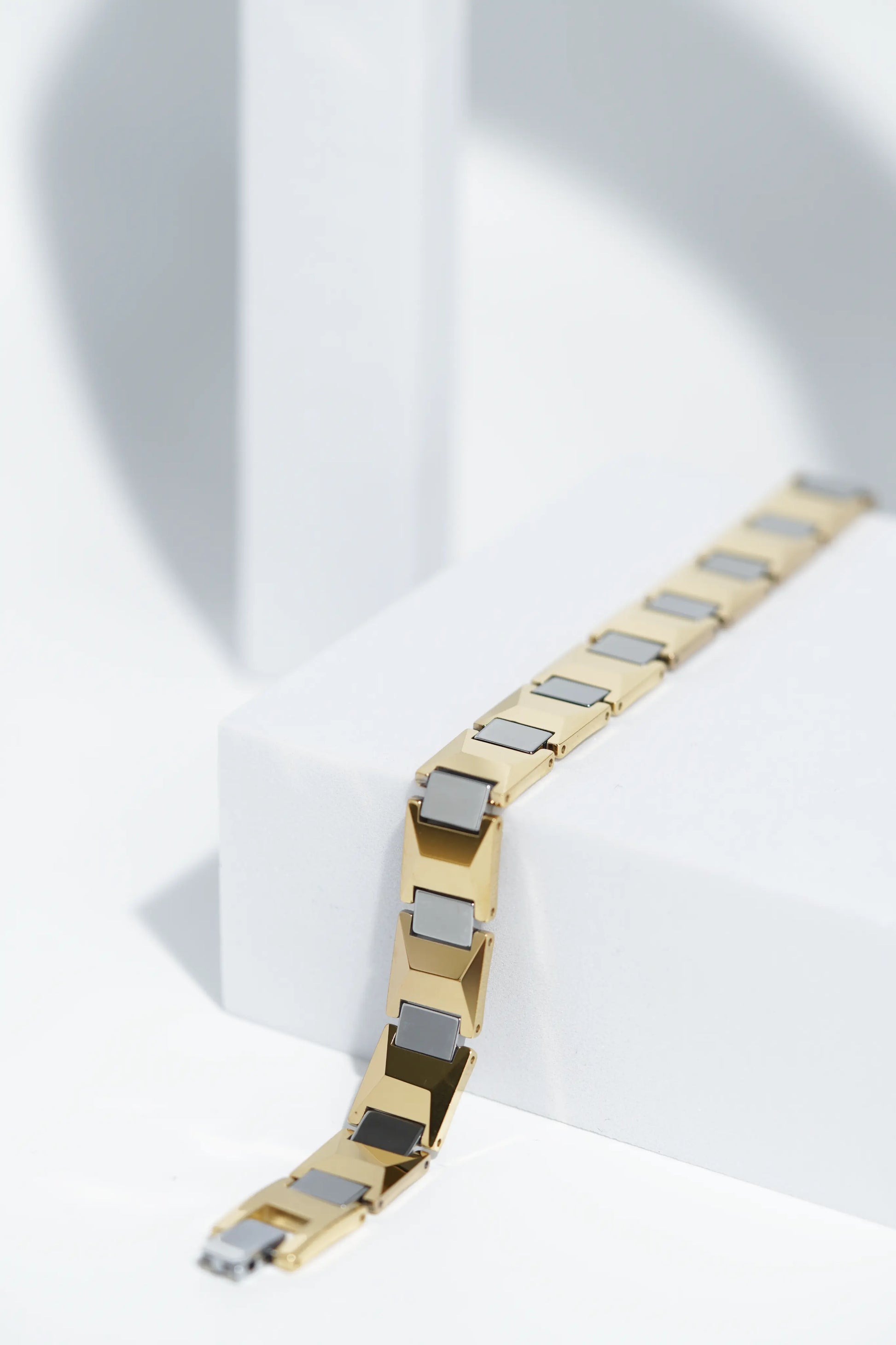 Nysa - Ceramic bracelet for men. worldjewel.in men's bracelets