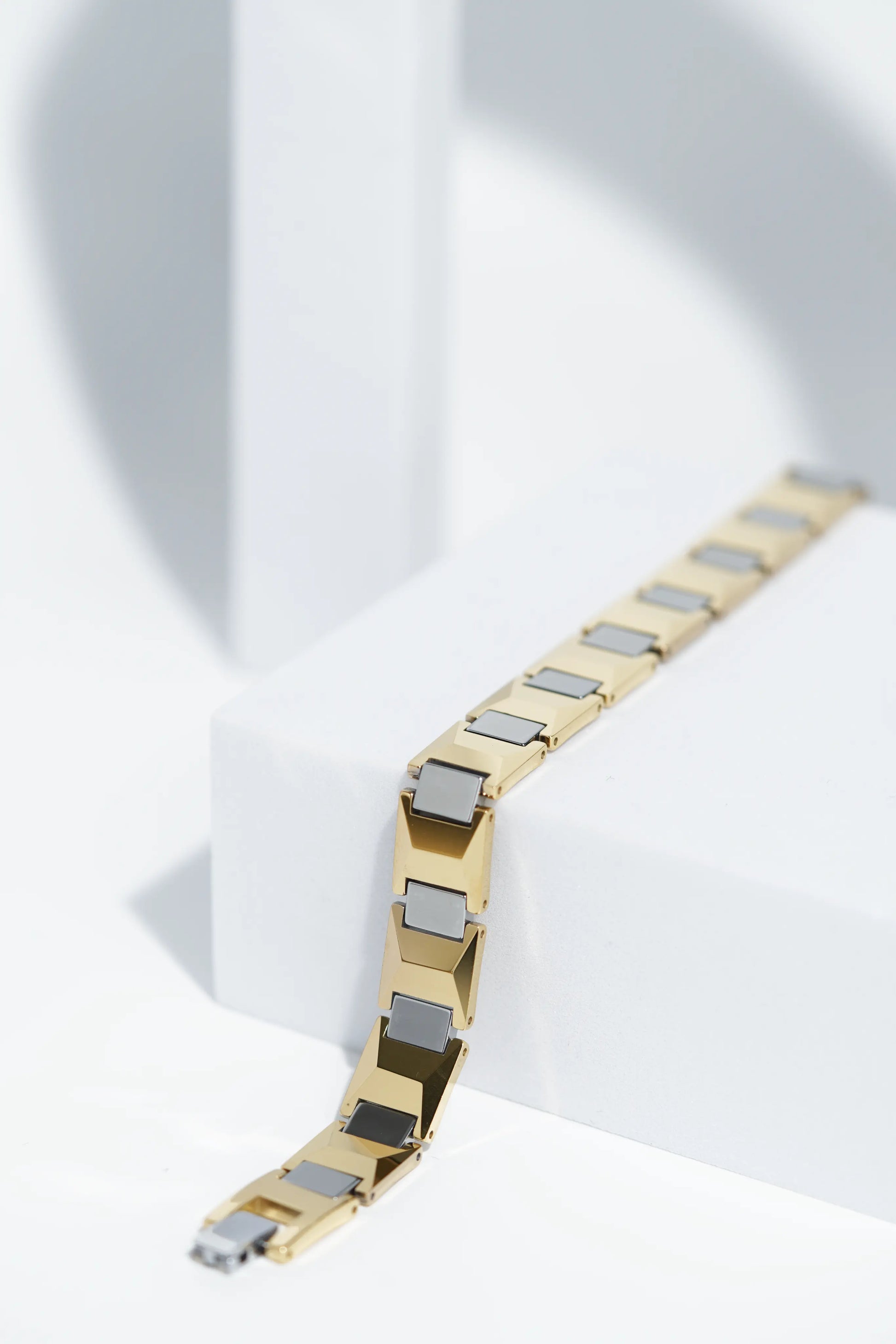 Nysa - Ceramic bracelet for men. worldjewel.in men's bracelets