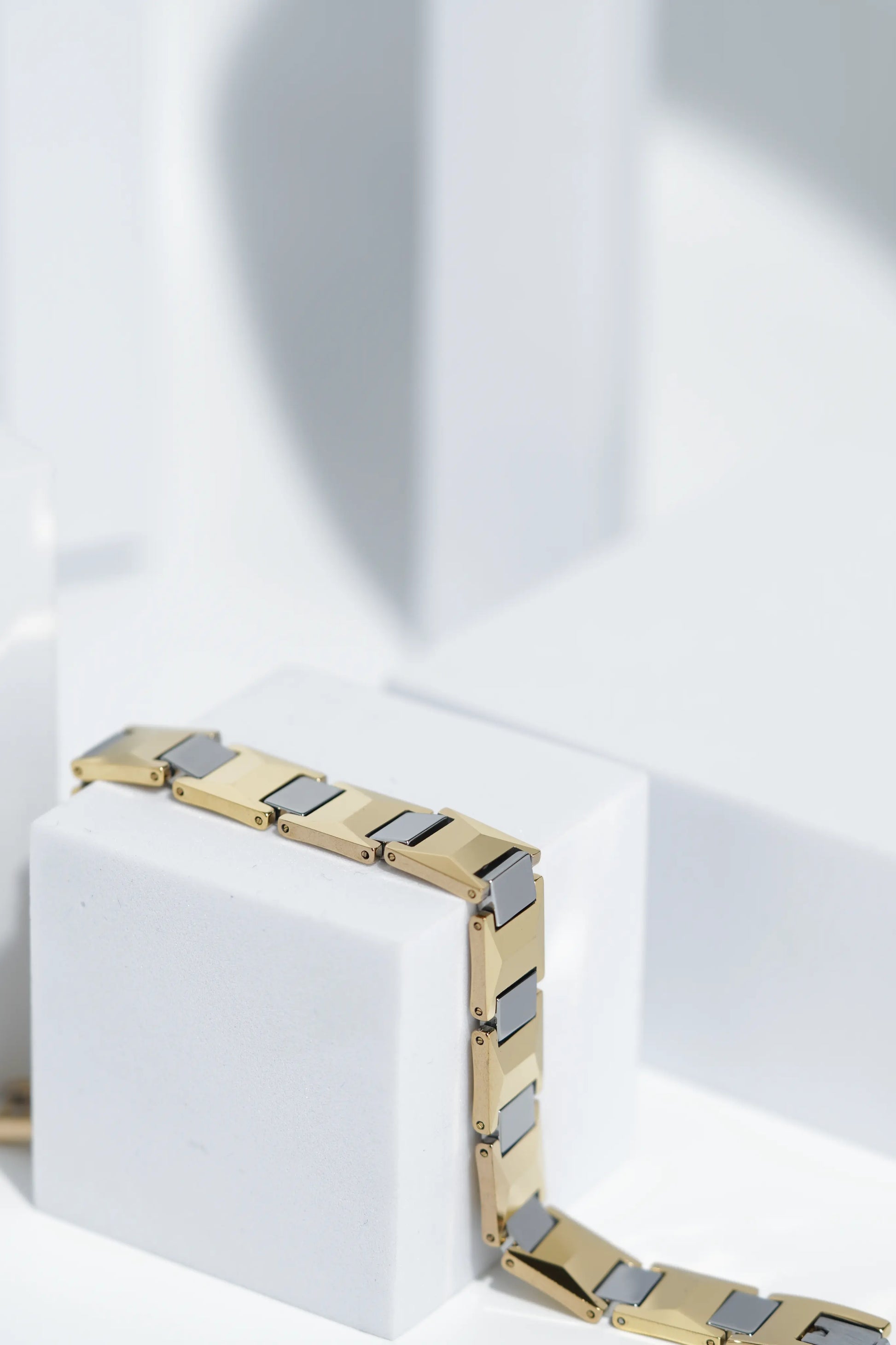 Nysa - Ceramic bracelet for men. worldjewel.in men's bracelets