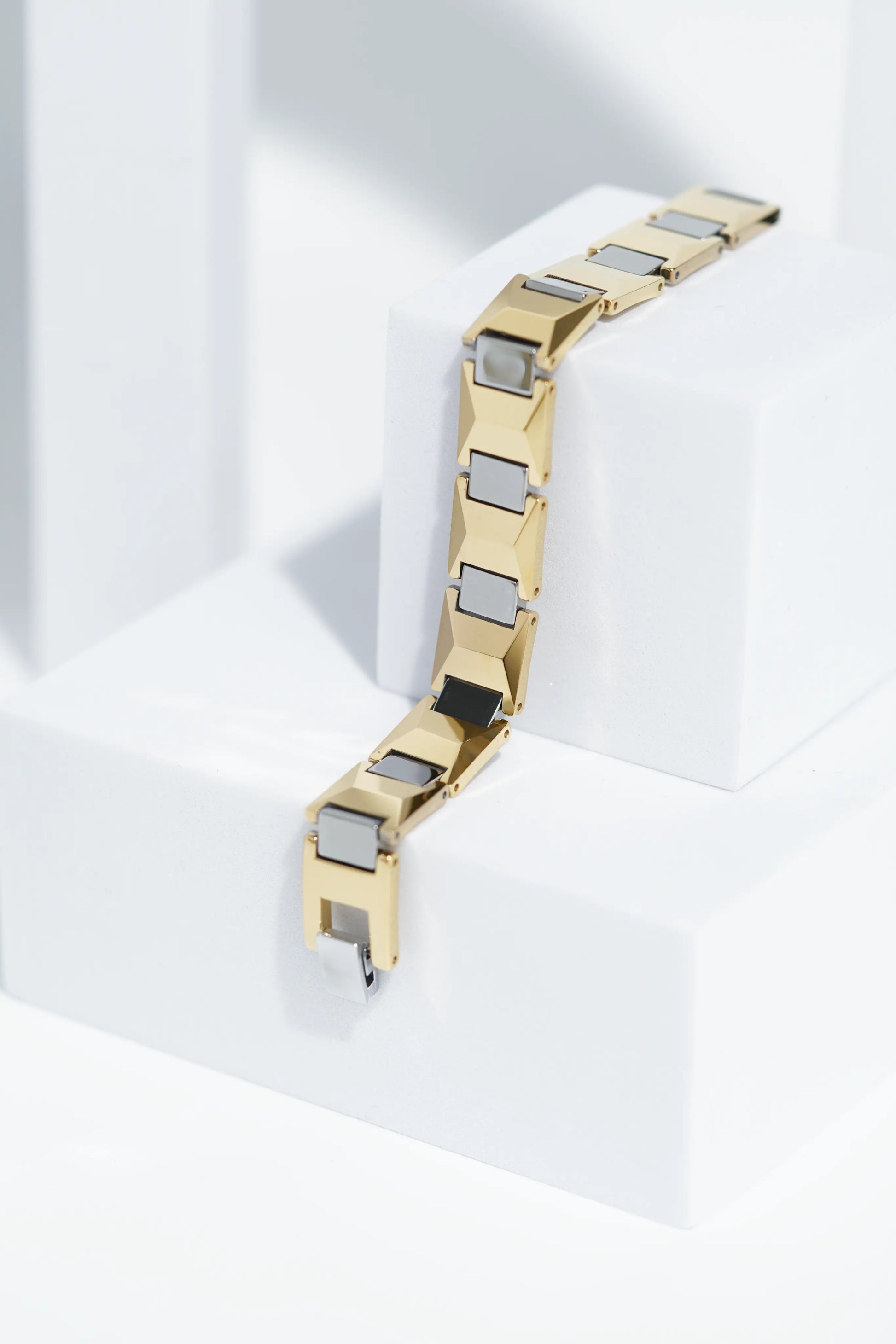 Nysa - Ceramic bracelet for men. worldjewel.in men's bracelets
