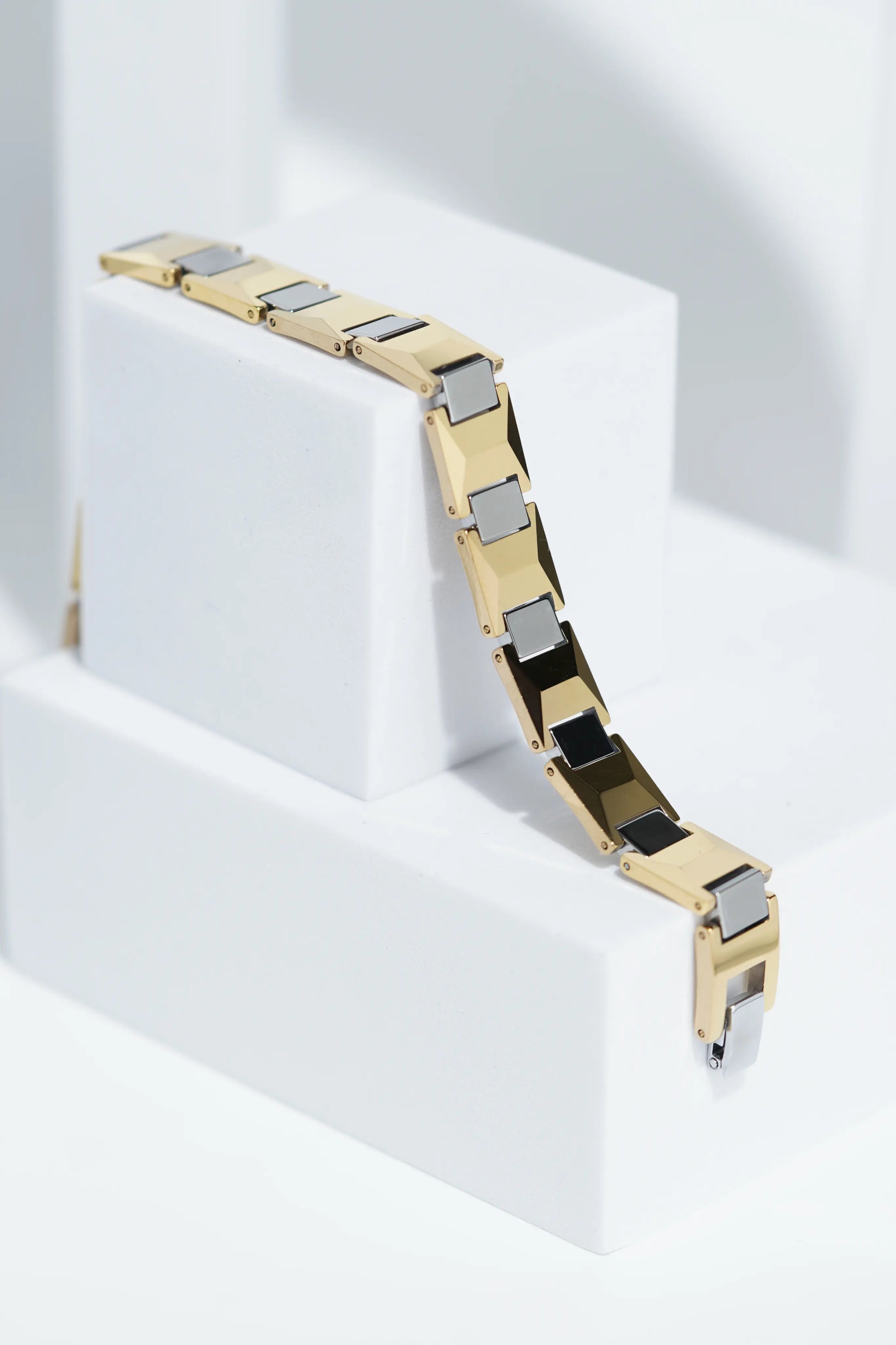 Nysa - Ceramic bracelet for men. worldjewel.in men's bracelets