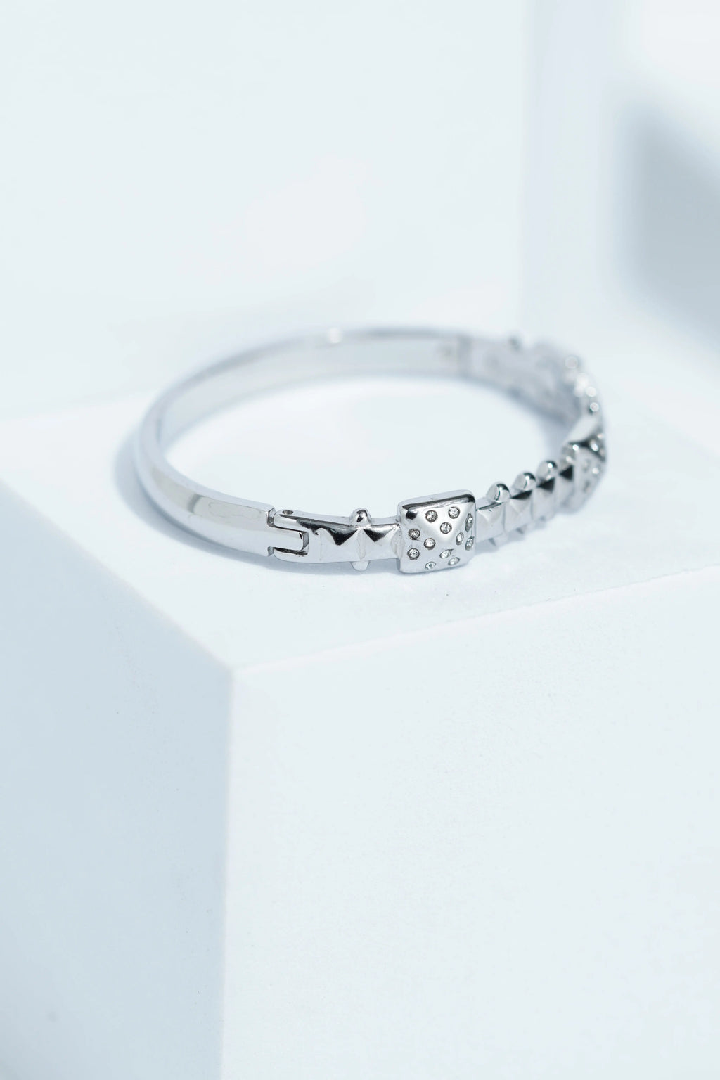 Velora Loop Bangle Bracelet worldjewel.in CUFF BRACELET FOR WOMEN
