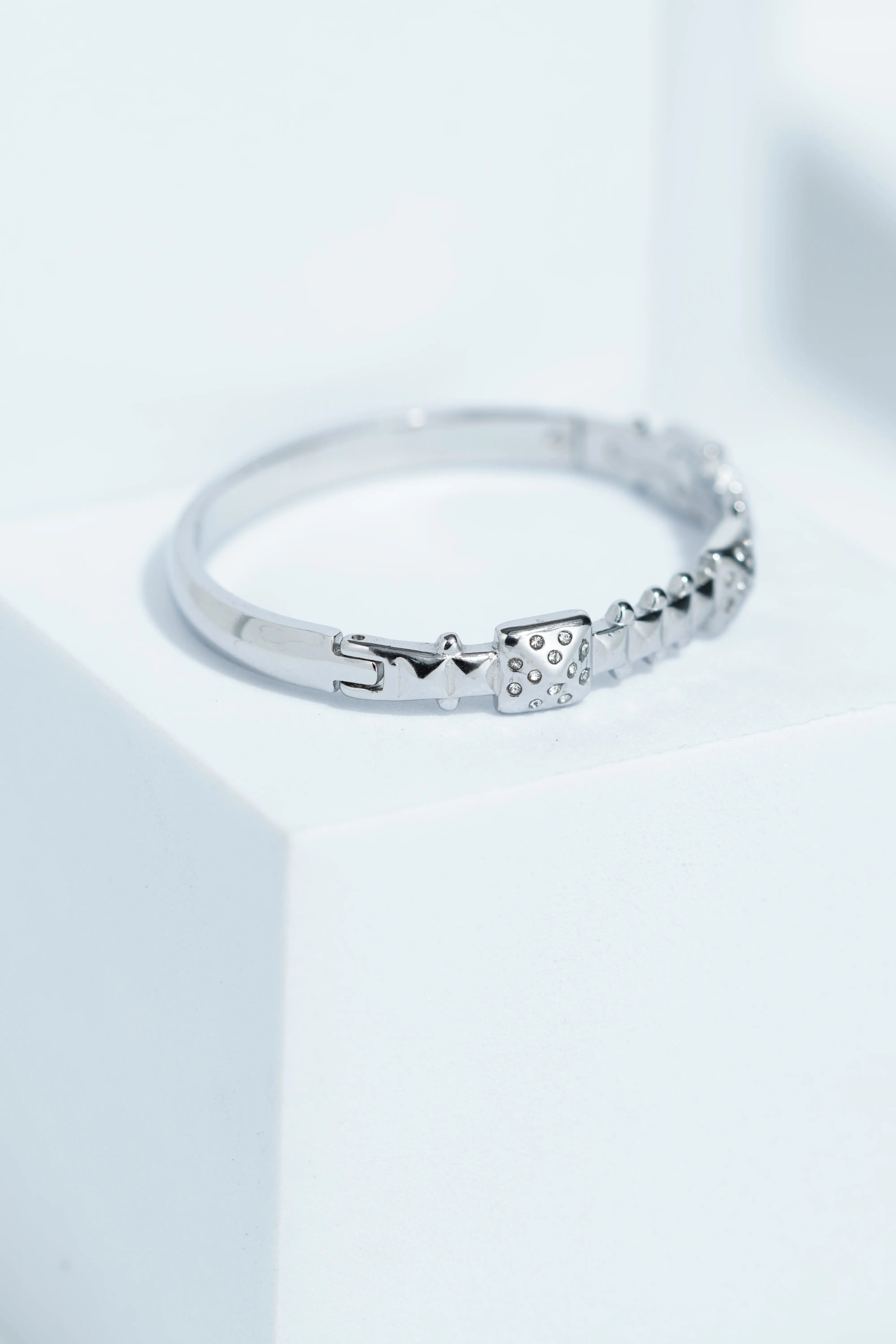 Velora Loop Bangle Bracelet worldjewel.in CUFF BRACELET FOR WOMEN