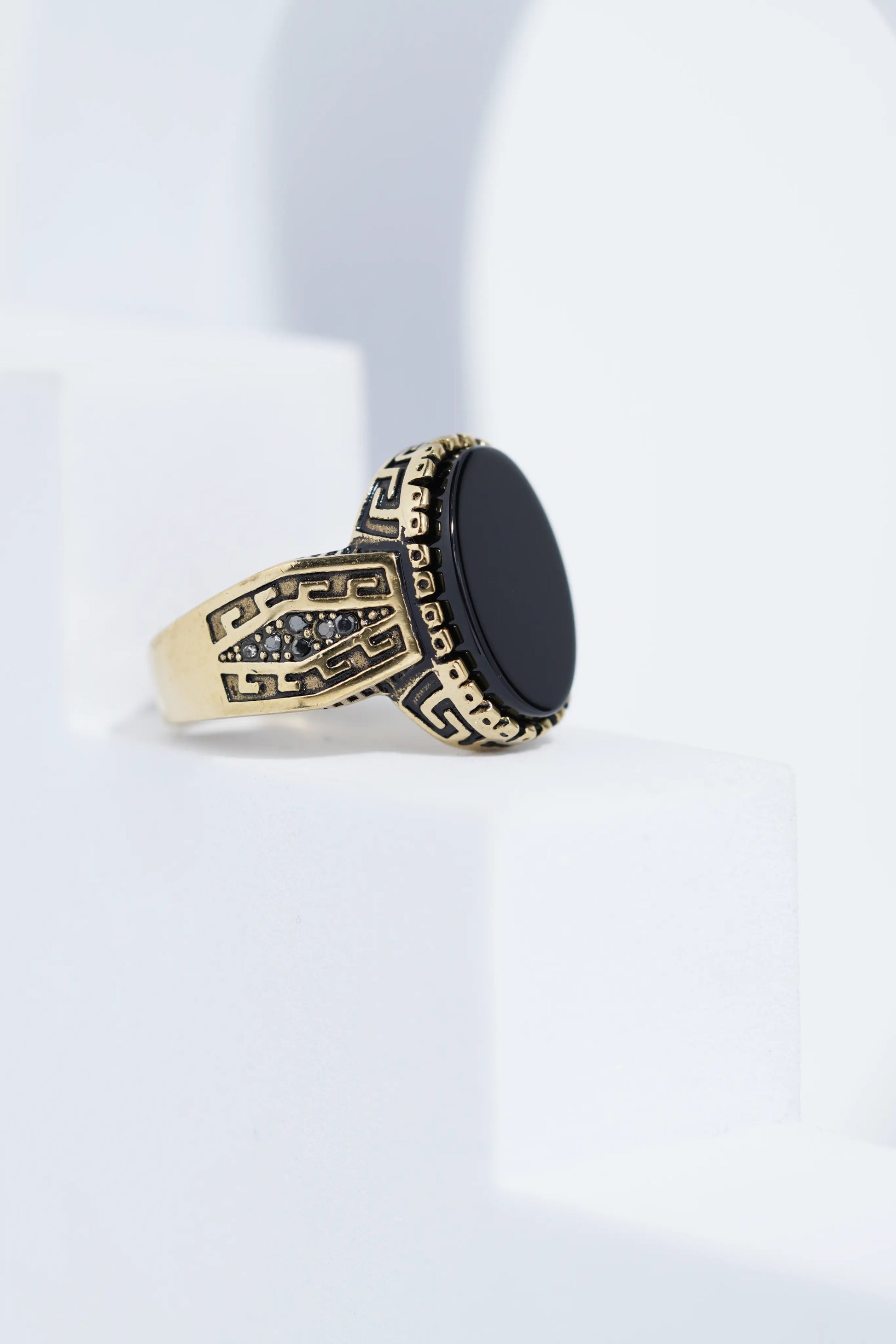 Vingate Oval Stone Golden Ring For Men worldjewel.in men's ring