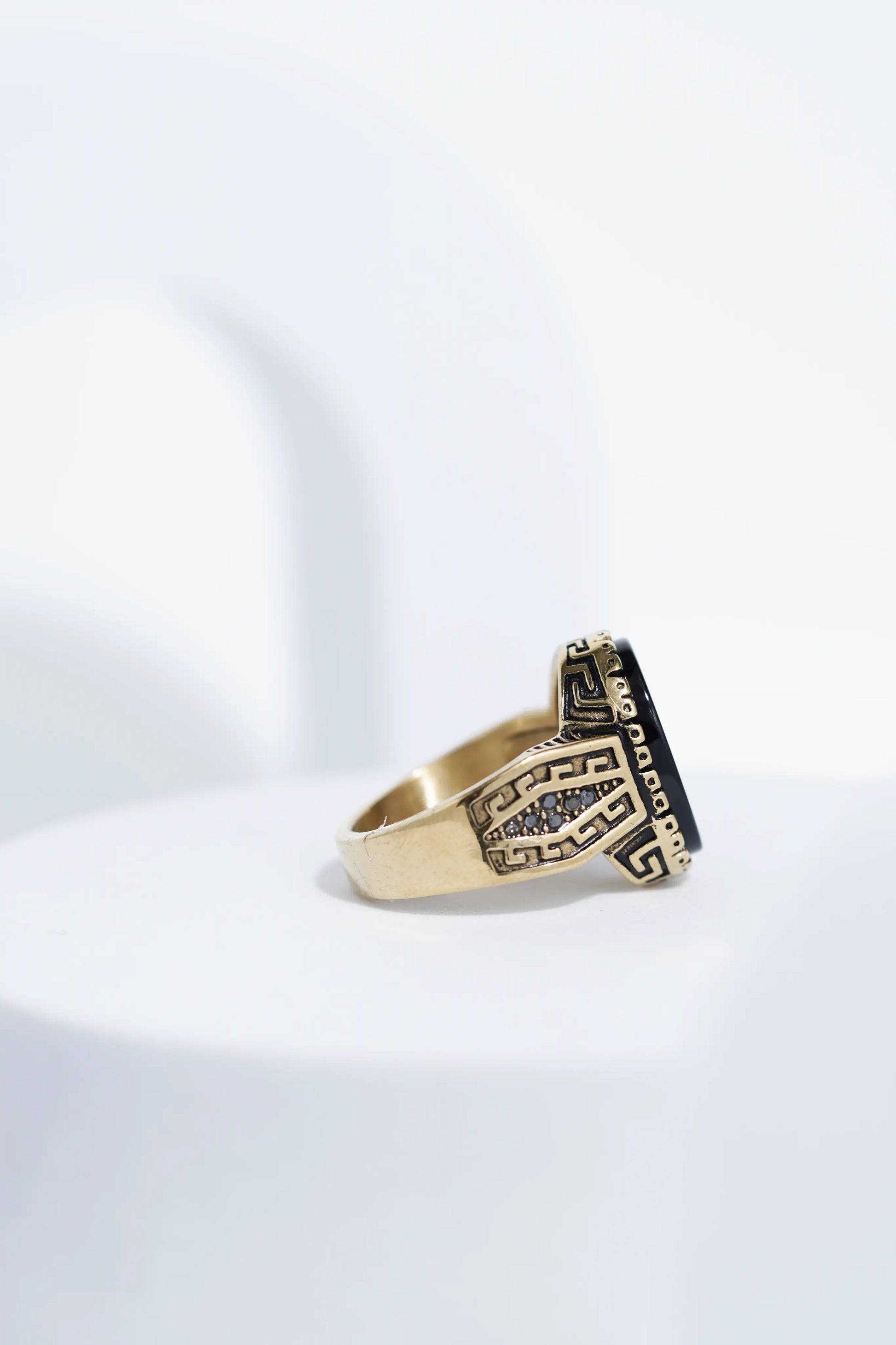 Vingate Oval Stone Golden Ring For Men worldjewel.in men's ring