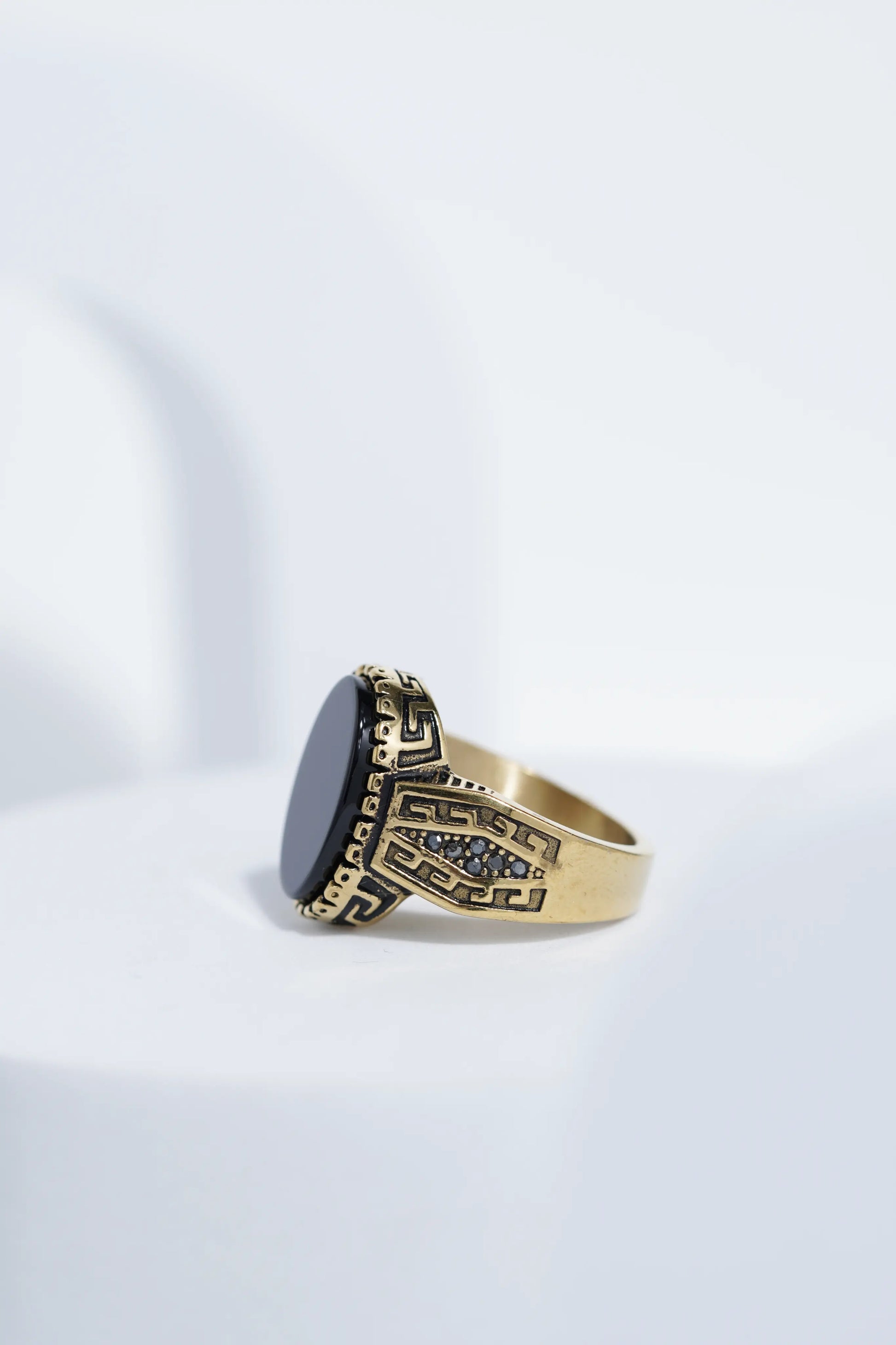 Vingate Oval Stone Golden Ring For Men worldjewel.in men's ring