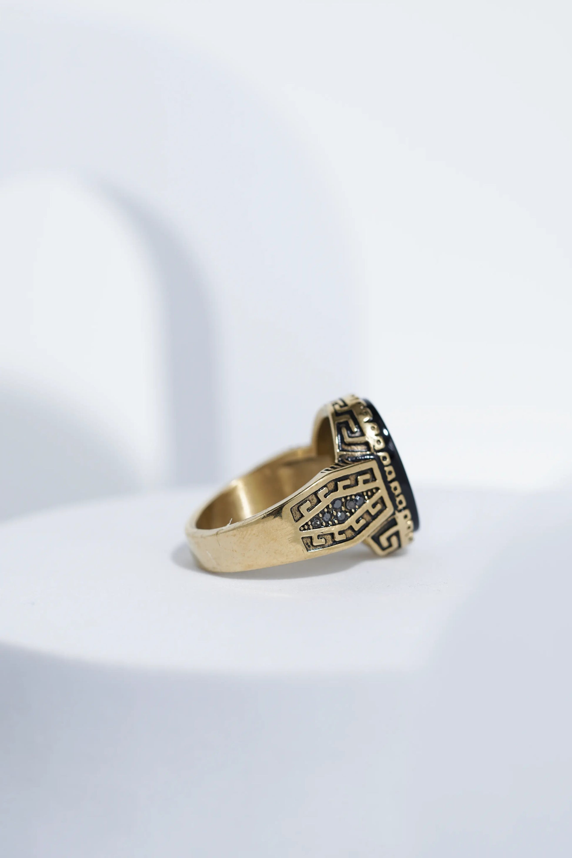 Vingate Oval Stone Golden Ring For Men worldjewel.in men's ring