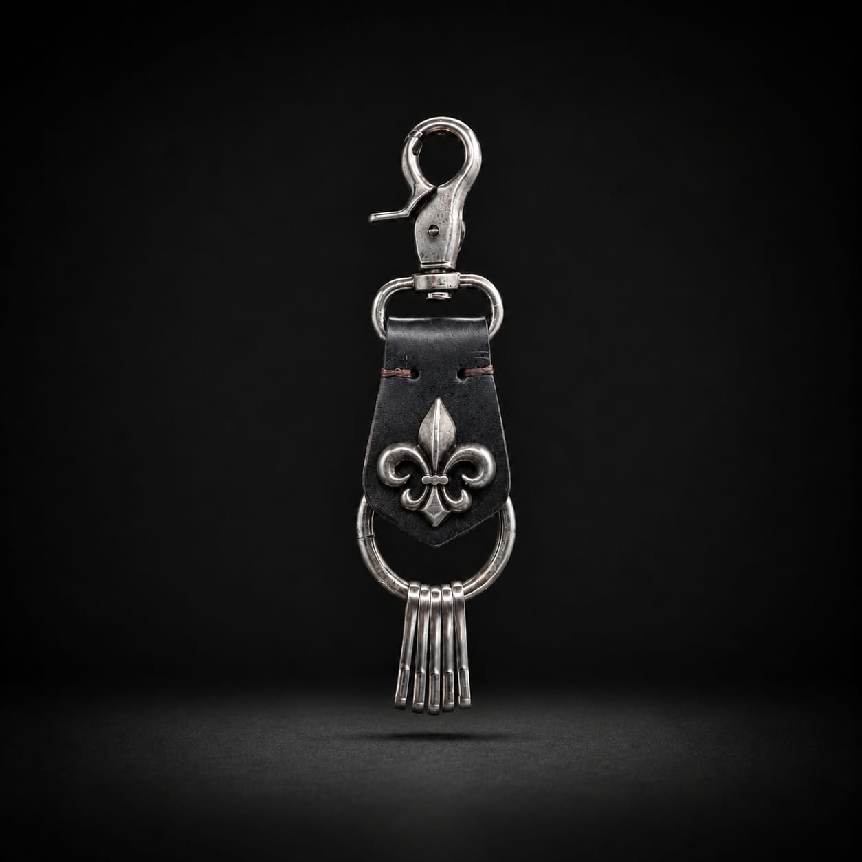 Gothic Fleur-de-lis Leather Keychain ( Black )
