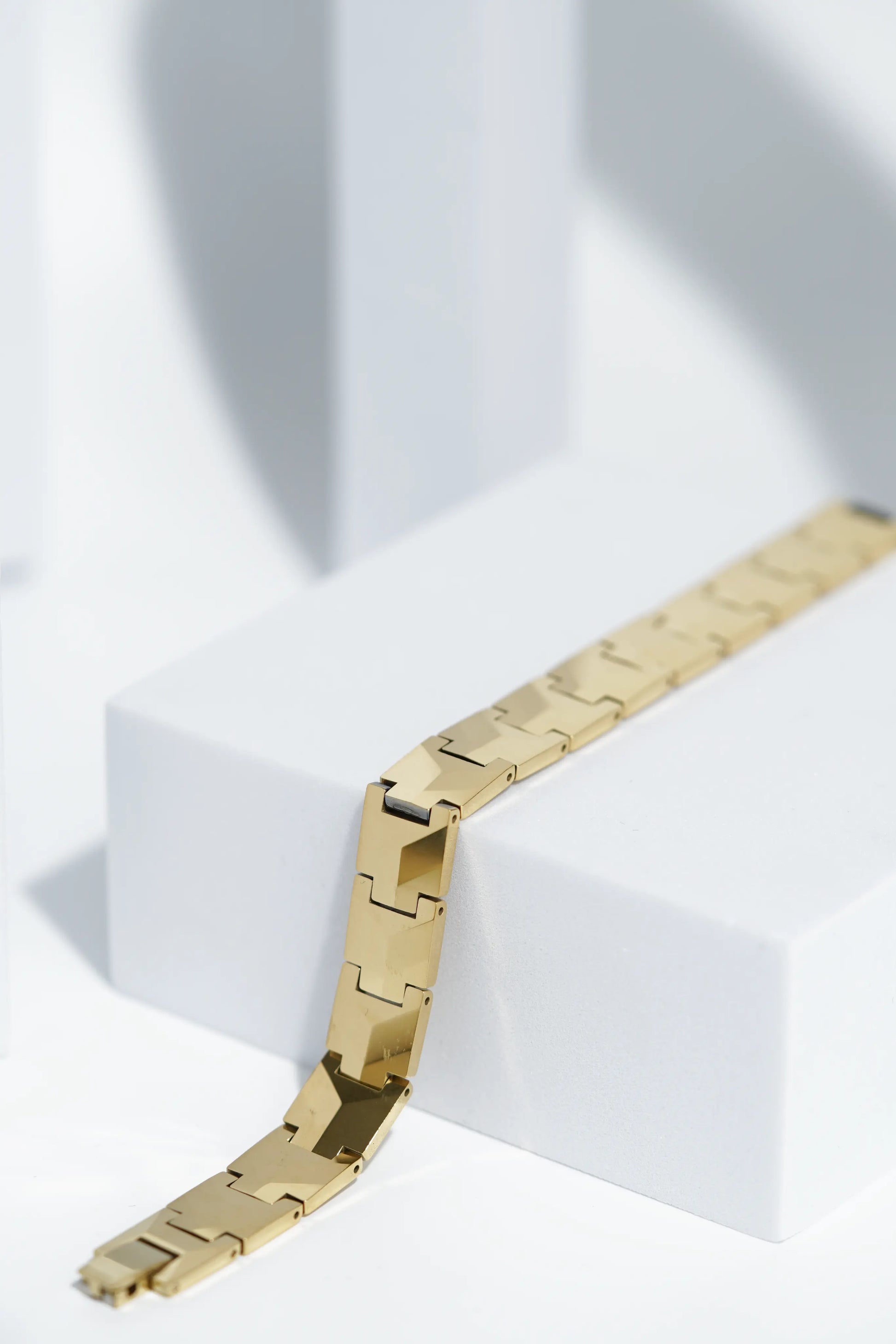 Wind Shine - Ceramic bracelet for men. worldjewel.in men's bracelets