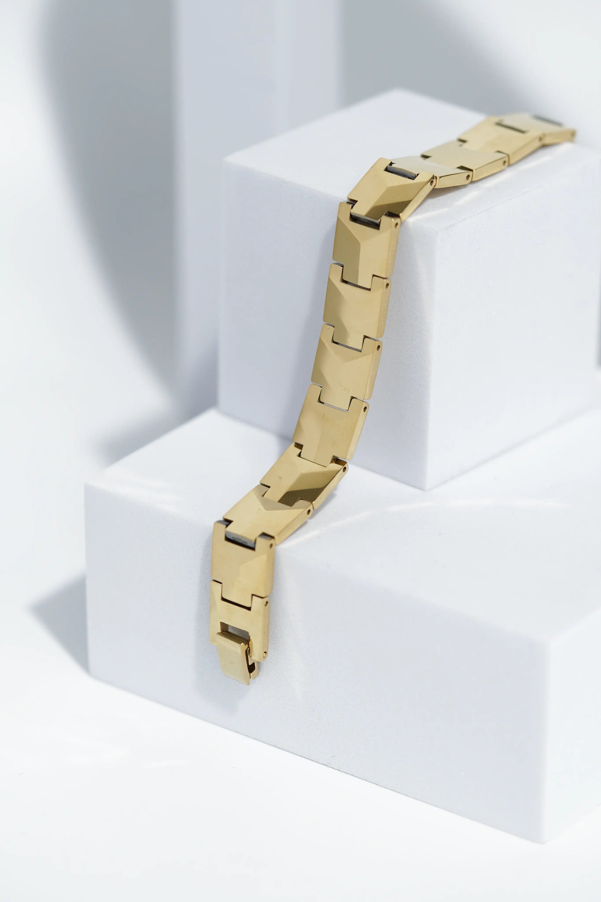 Wind Shine - Ceramic bracelet for men. worldjewel.in men's bracelets