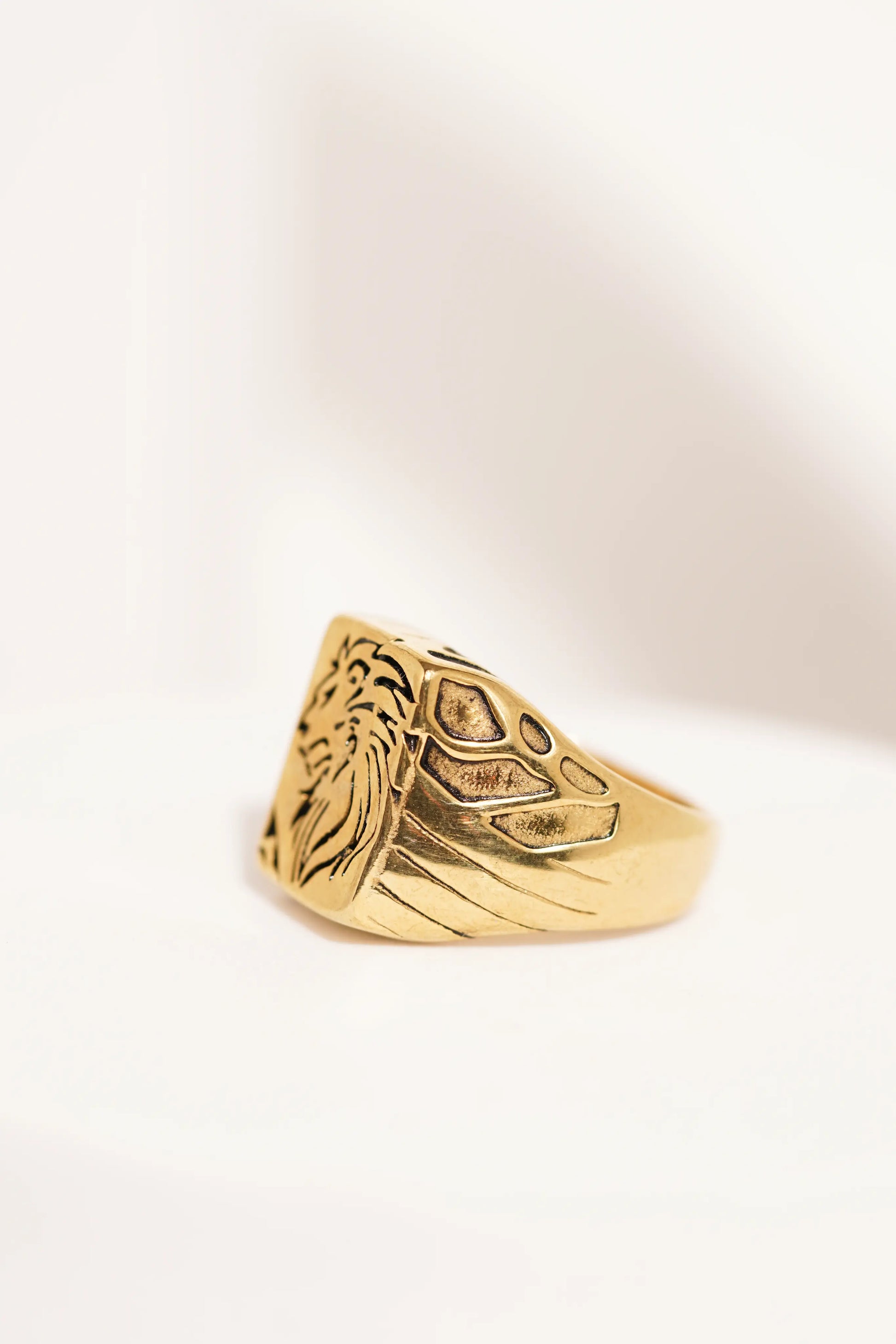 lion Engraved ring worldjewel.in men's ring
