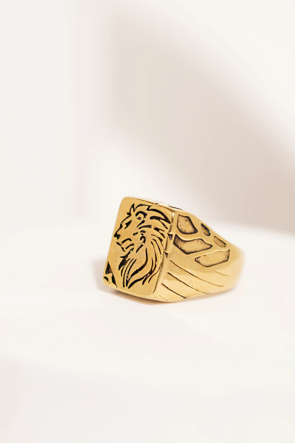 lion Engraved ring worldjewel.in men's ring