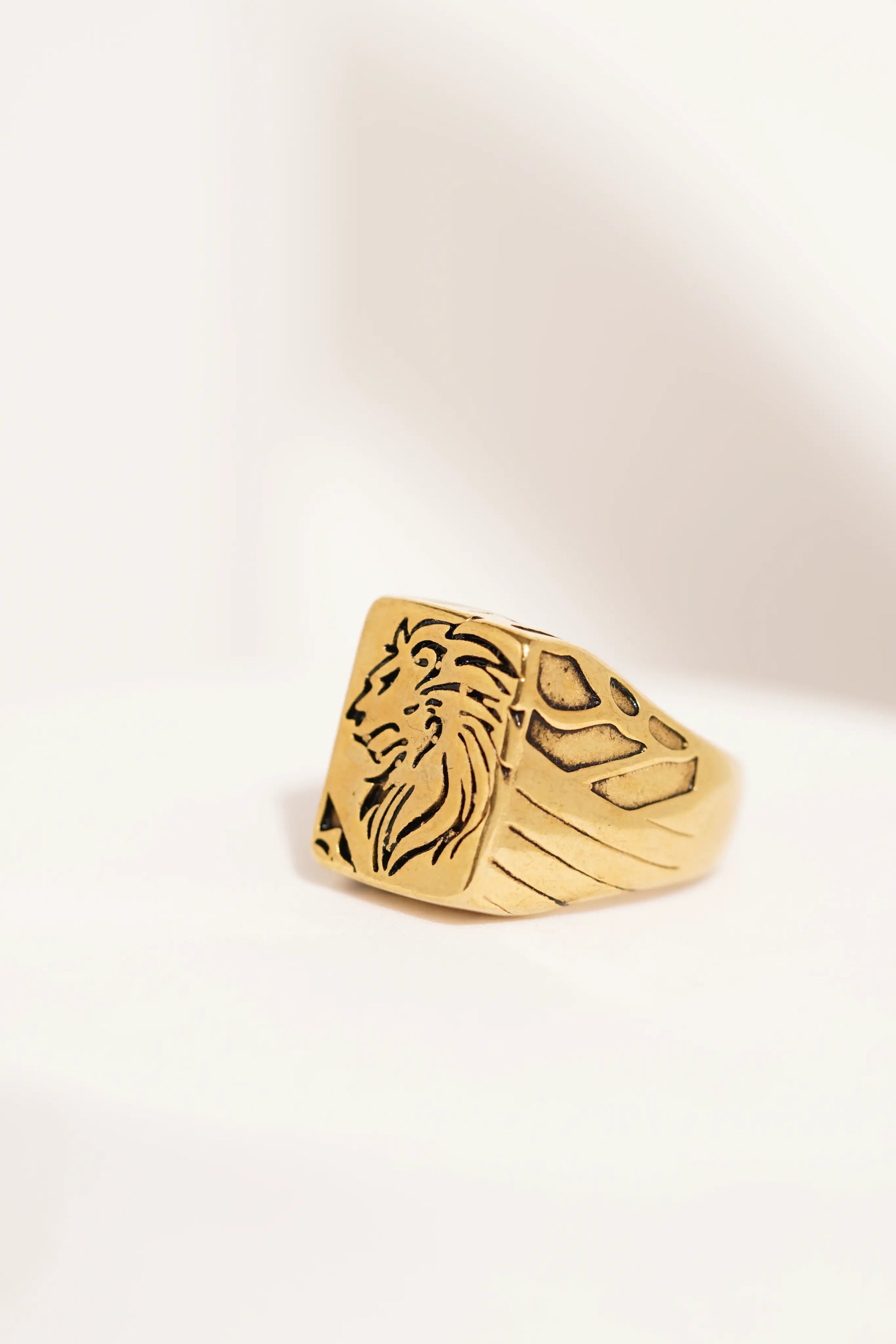 lion Engraved ring worldjewel.in men's ring