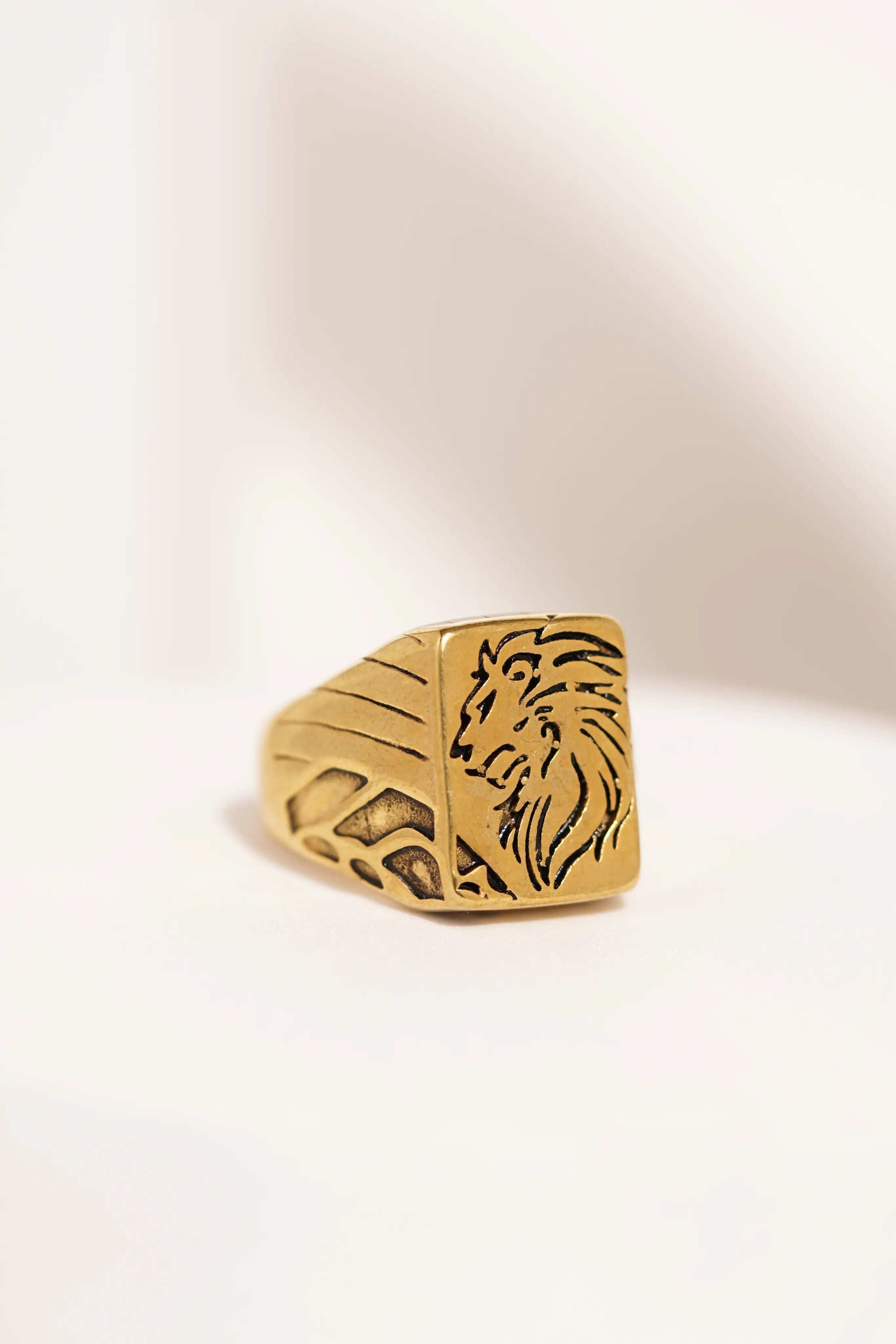 lion Engraved ring worldjewel.in men's ring