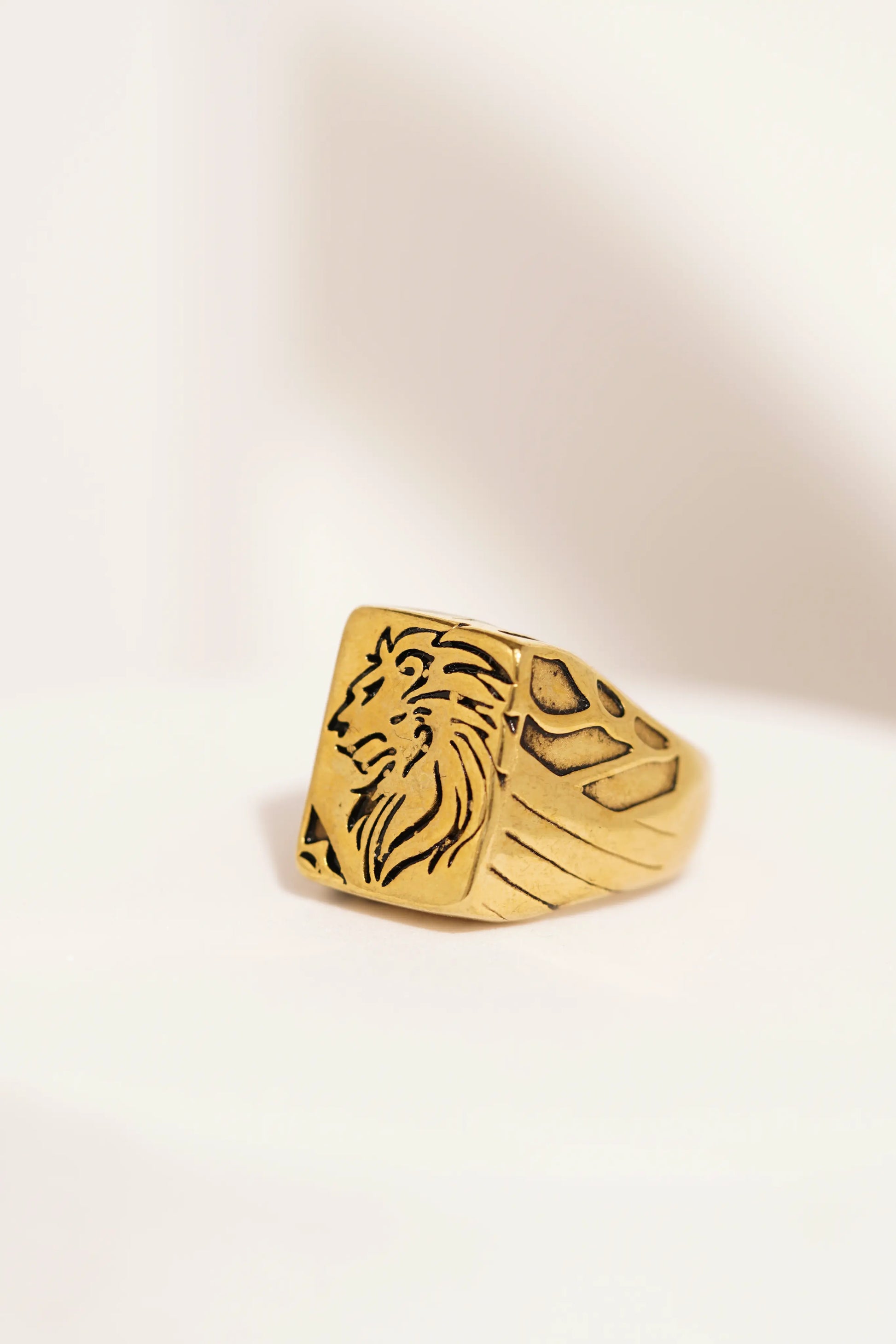 lion Engraved ring worldjewel.in men's ring