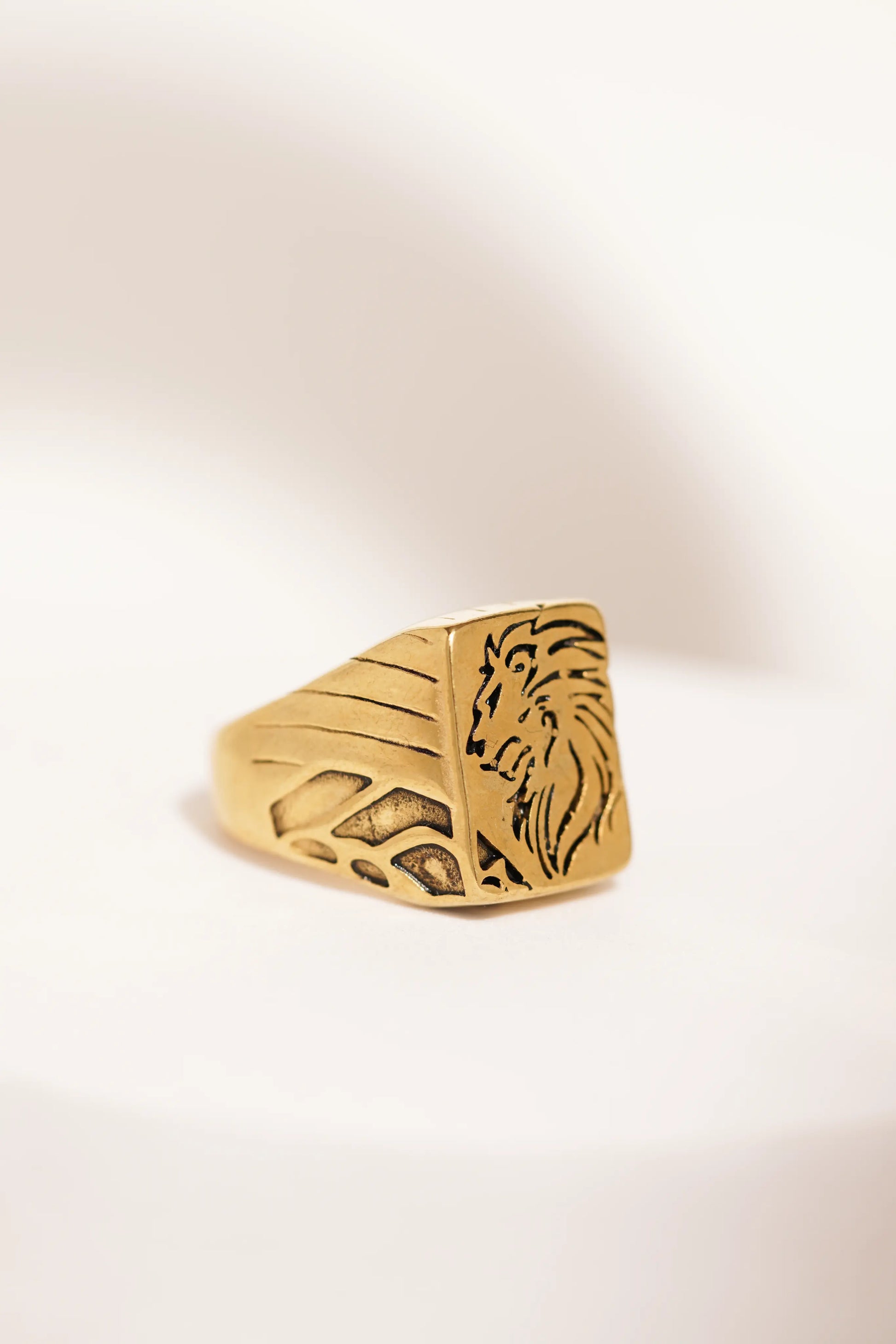 lion Engraved ring worldjewel.in men's ring