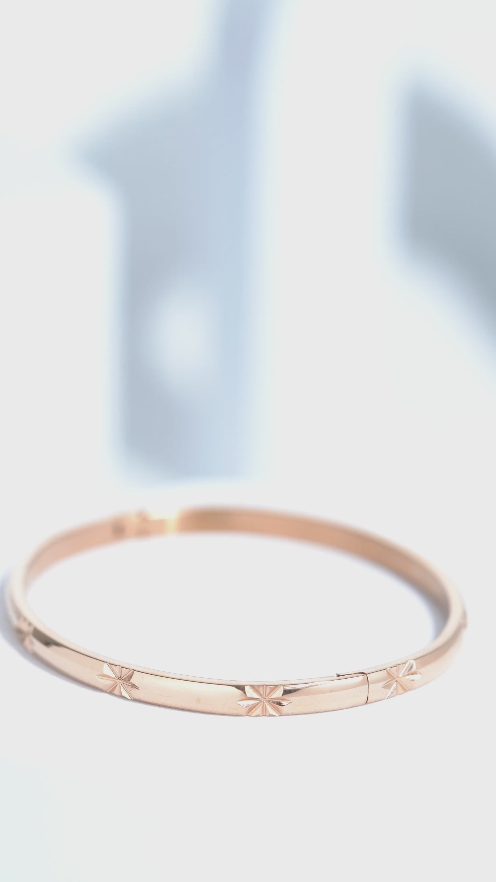 Isla Loop Bangle Bracelet